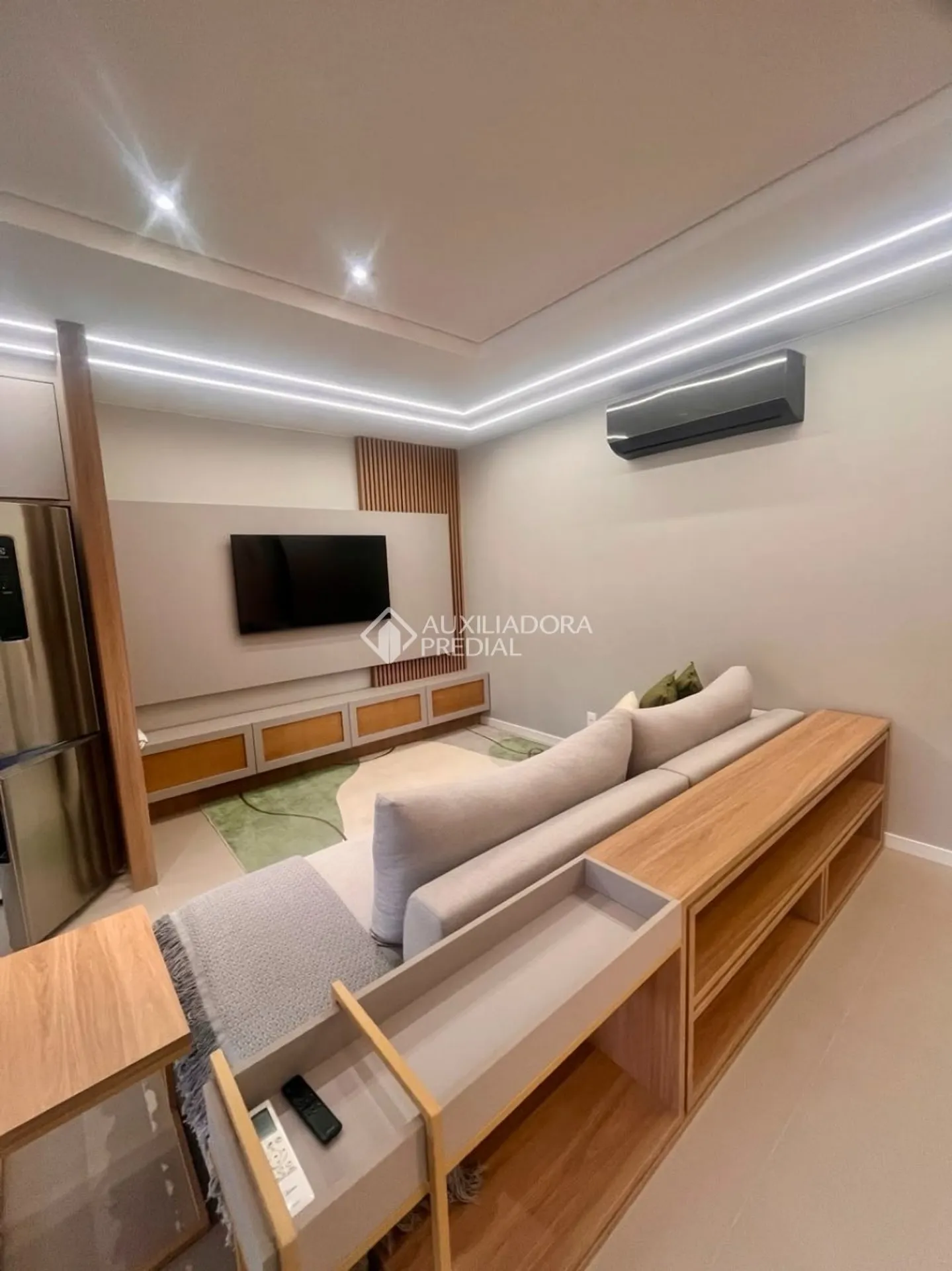 Furnished 92 m² apartment with balcony and 2 parking spots — photo 5