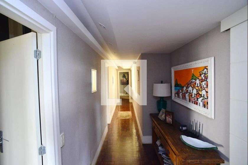 4-bedroom apartment with enclosed glass balcony — photo 30