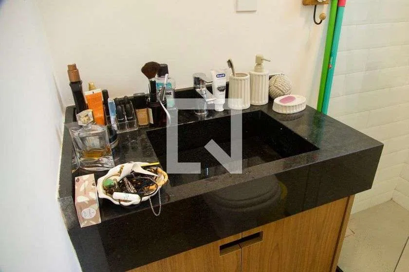 Furnished 1-bedroom apartment with an open-plan kitchen — photo 29
