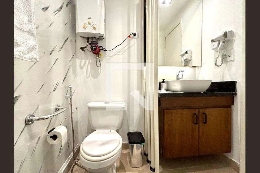 Furnished 1-bedroom apartment with glass balcony 65 m² — photo 27