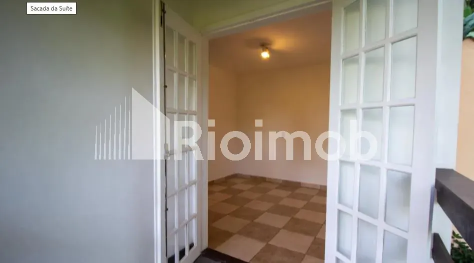 Casa de 4 dormitorios con 4 baños y parrilla embutida — photo 33