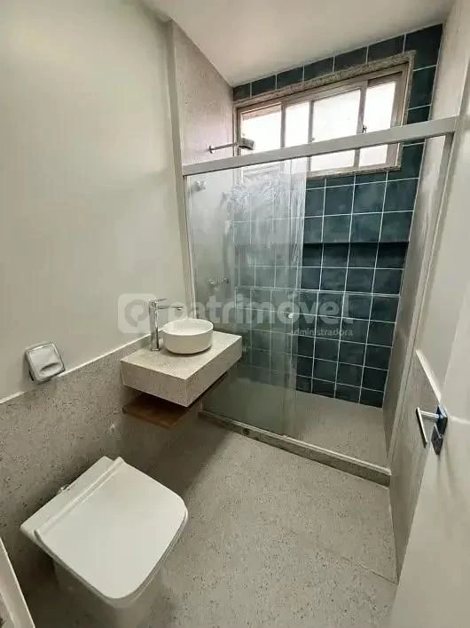 Wood or laminate floors in a 2-bedroom apartment, 70 m² — photo 17