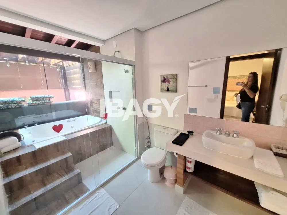 Furnished 4 en-suite bedroom house with balcony grill — photo 7