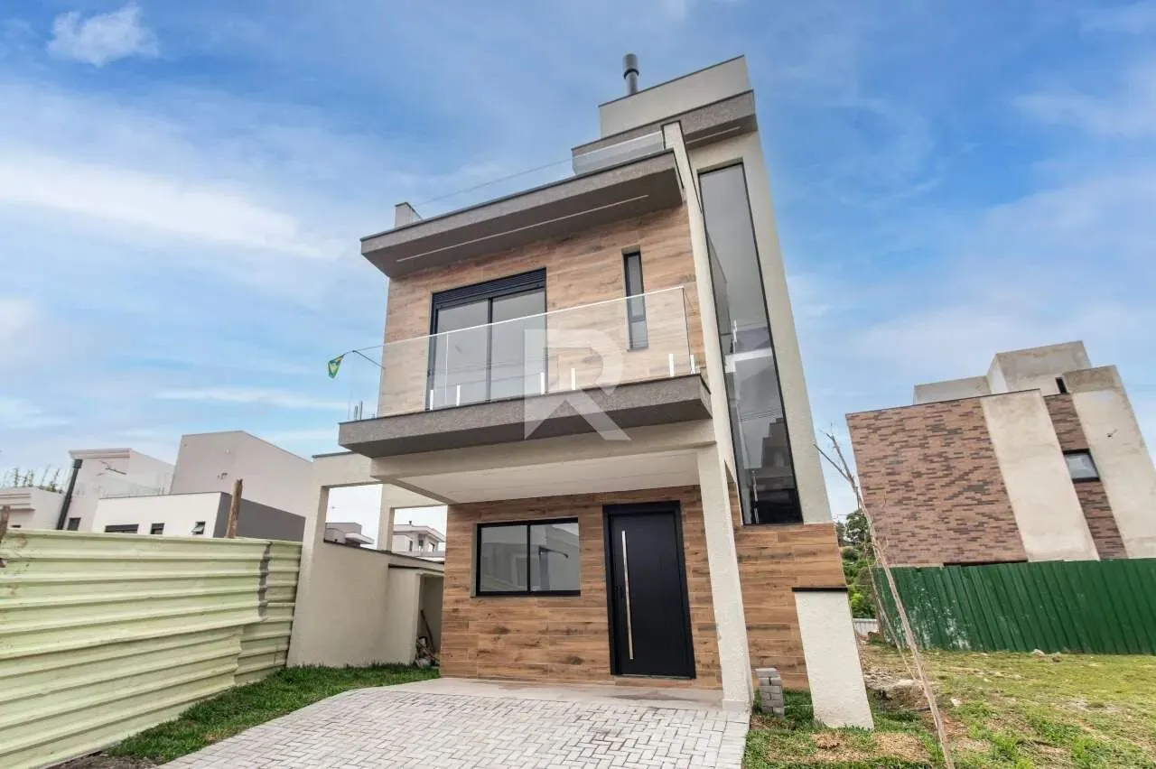 Two-level house with 3 en-suite bedrooms and 2 spots — photo 2