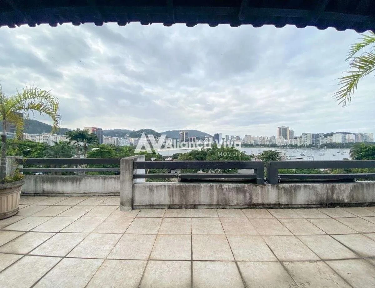 Casa, 824 m², com janelas do piso ao teto — photo 30