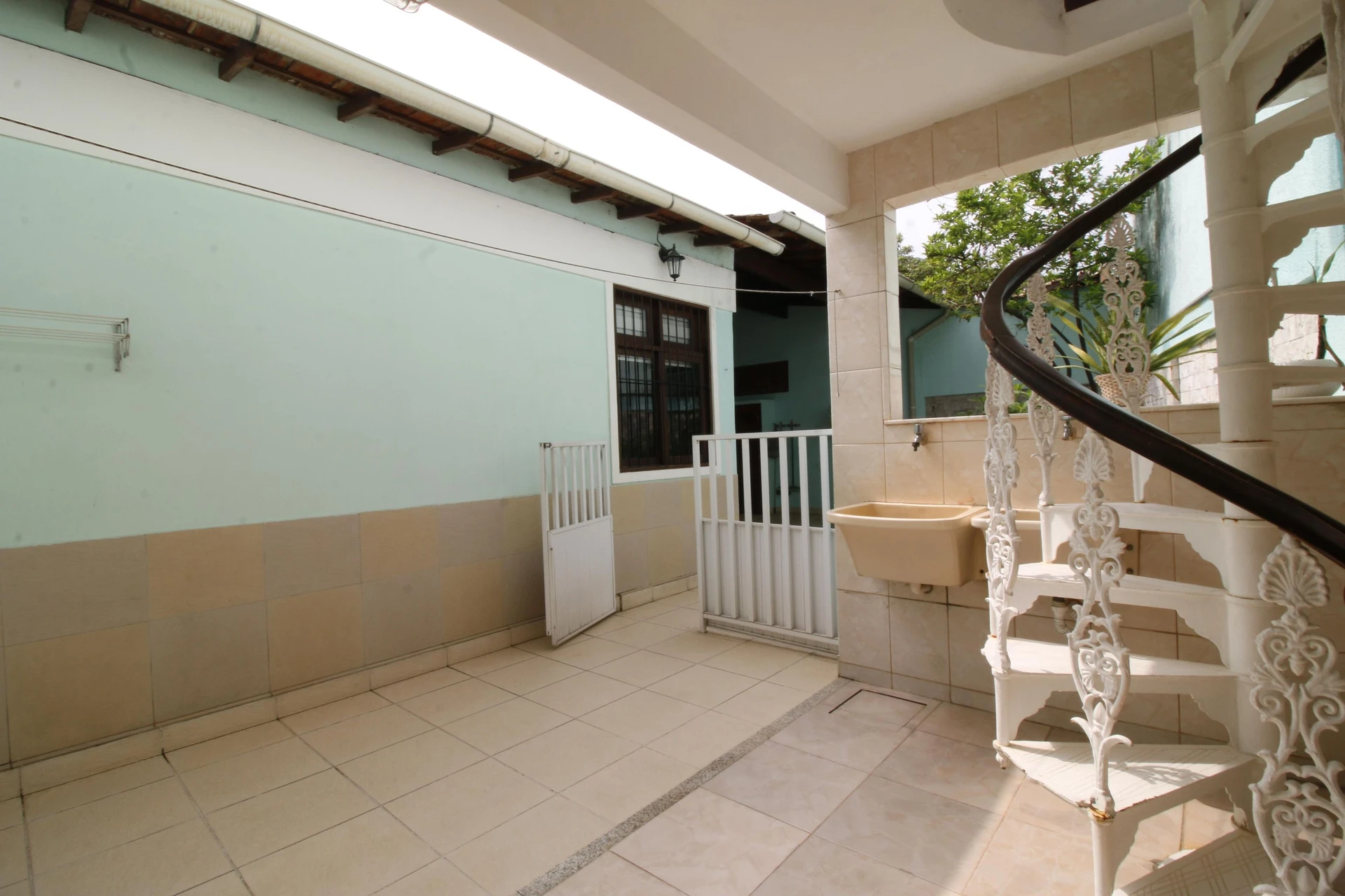 3-bedroom house with a garden — photo 39