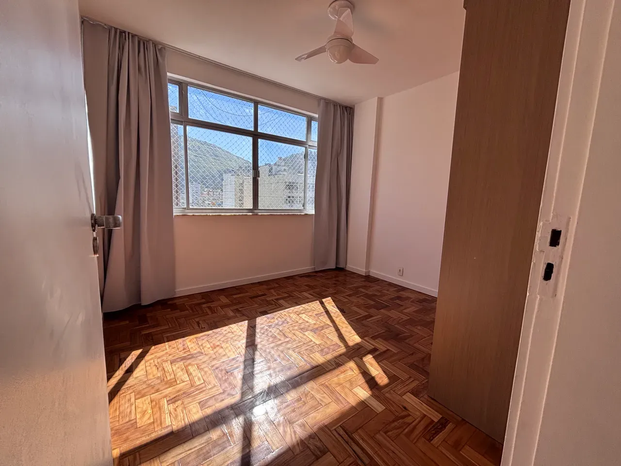 64 m² apartment with a walk-in closet and a washing machine — photo 3