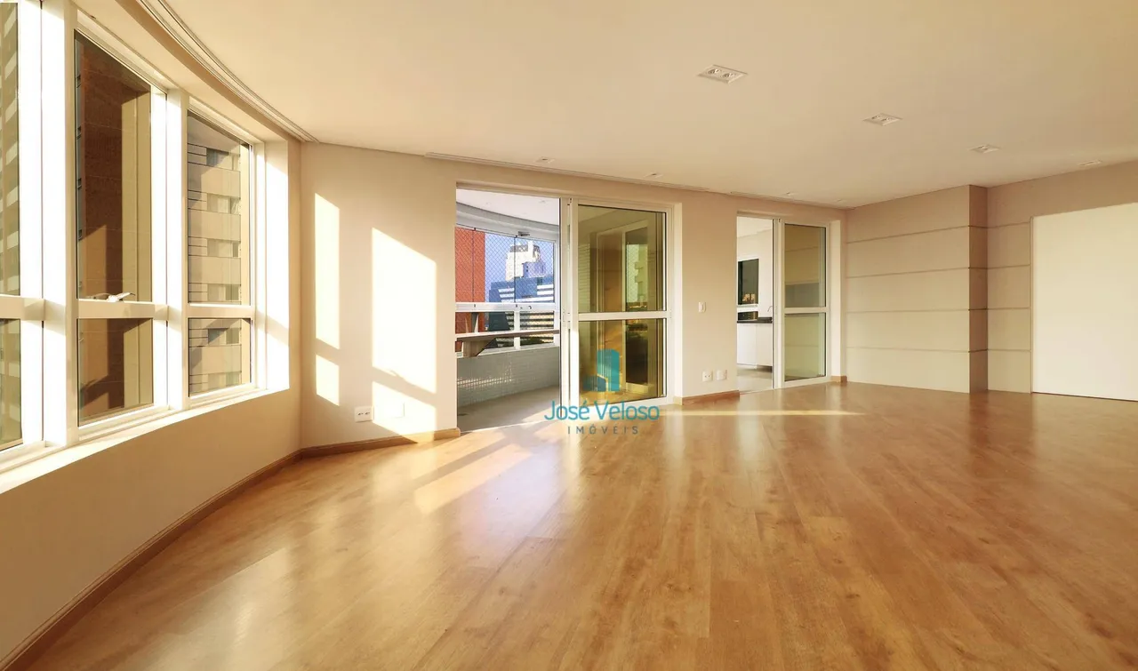 Modern 4-bedroom apartment with open-plan kitchen — photo 5