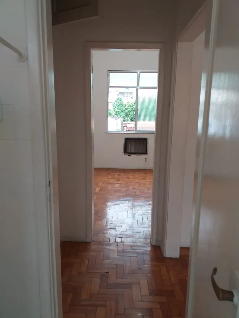 One-bedroom apartment with a mountain view — photo 6