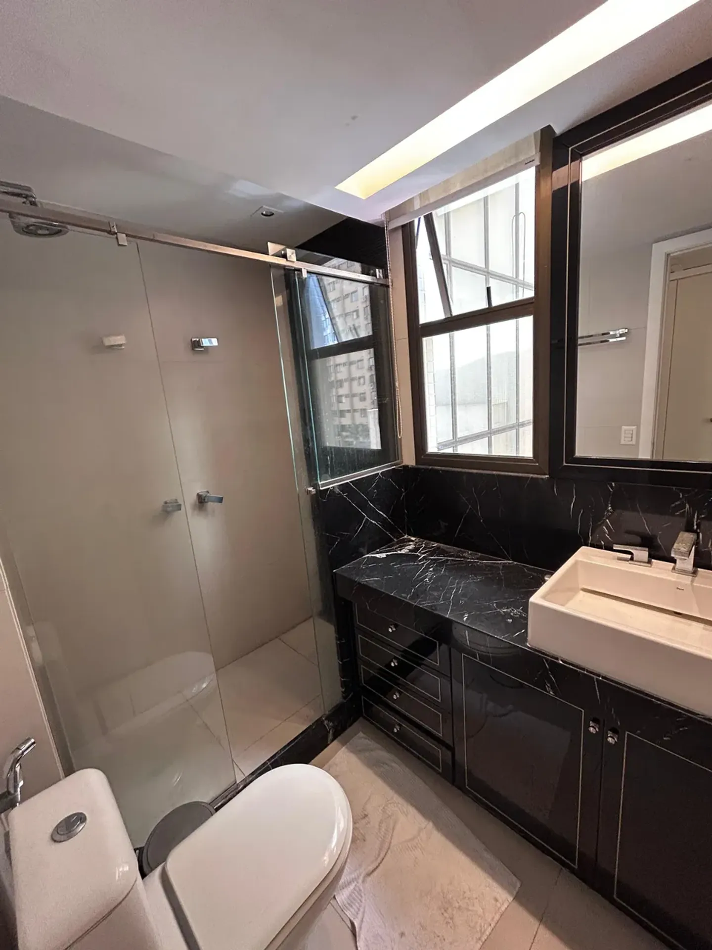 Furnished 2-bedroom apartment with 2 bathrooms — photo 23
