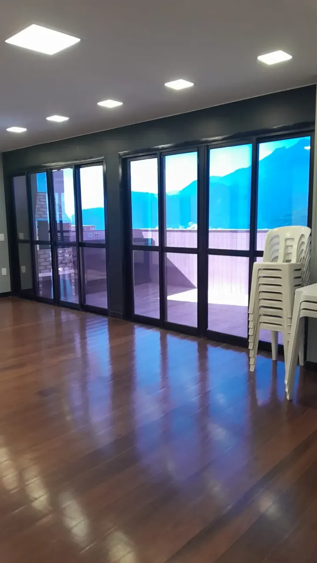 2-bedroom apartment in a building with a gym — photo 43