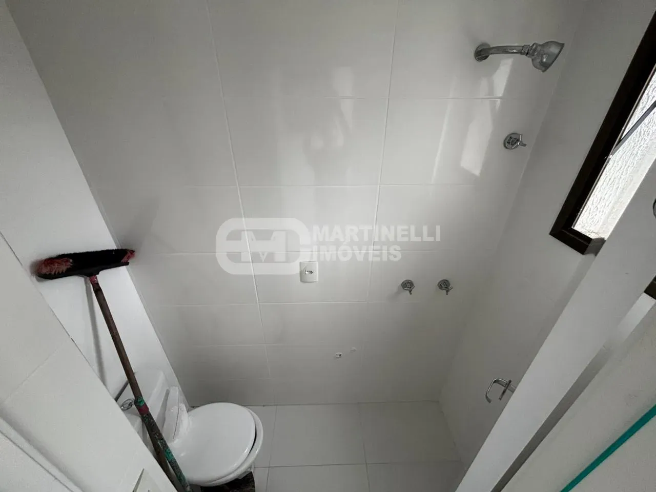 3-bedroom apartment with a separate, enclosed kitchen — photo 11
