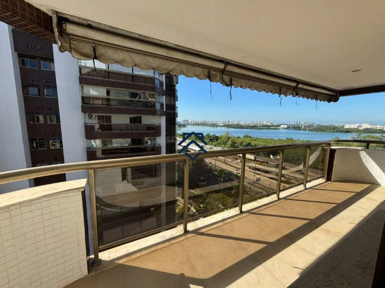 4-bedroom apartment with 2 enclosed balconies — photo 8