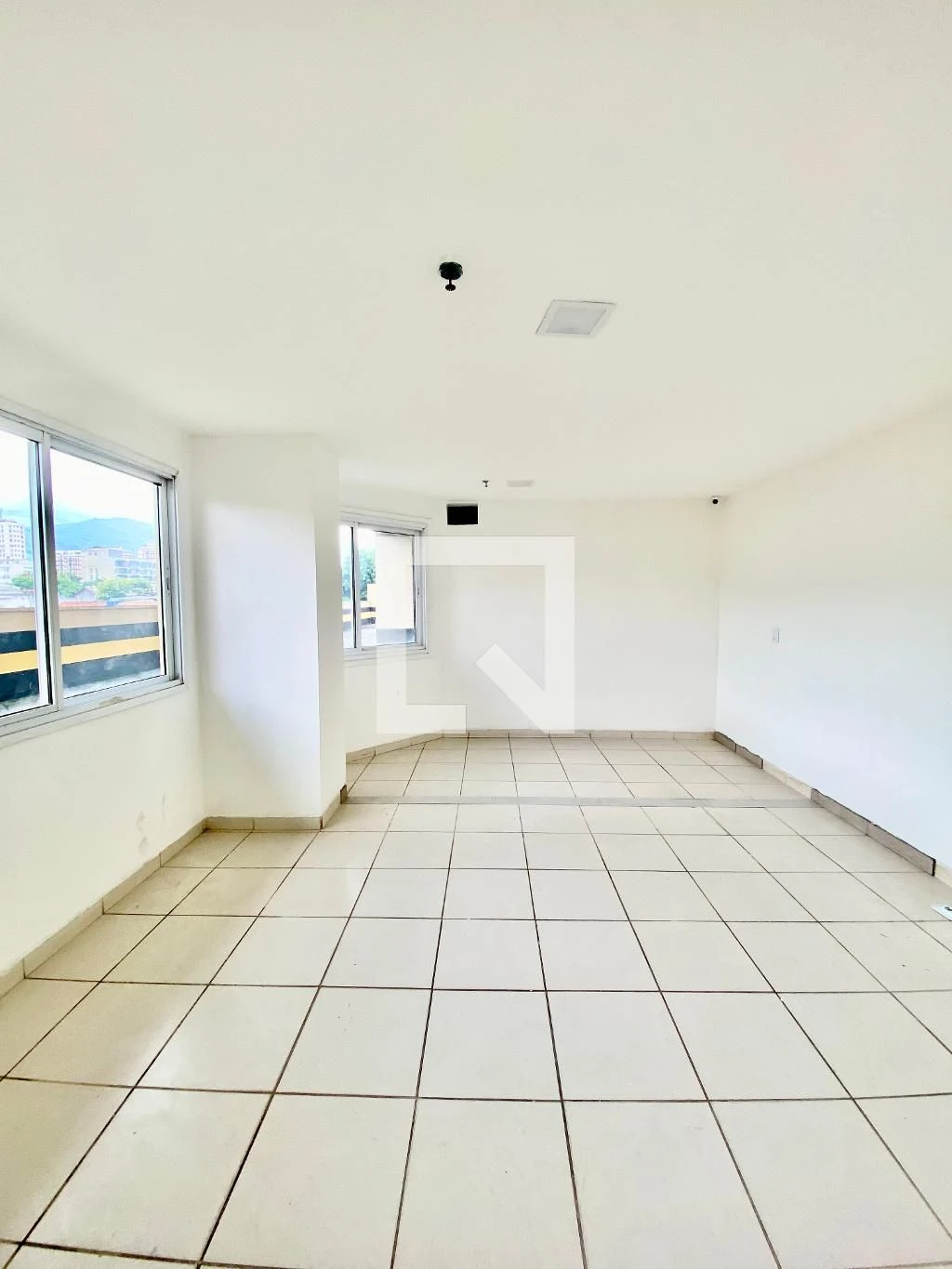 Apartamento de 2 quartos em condomínio com piscina — photo 19