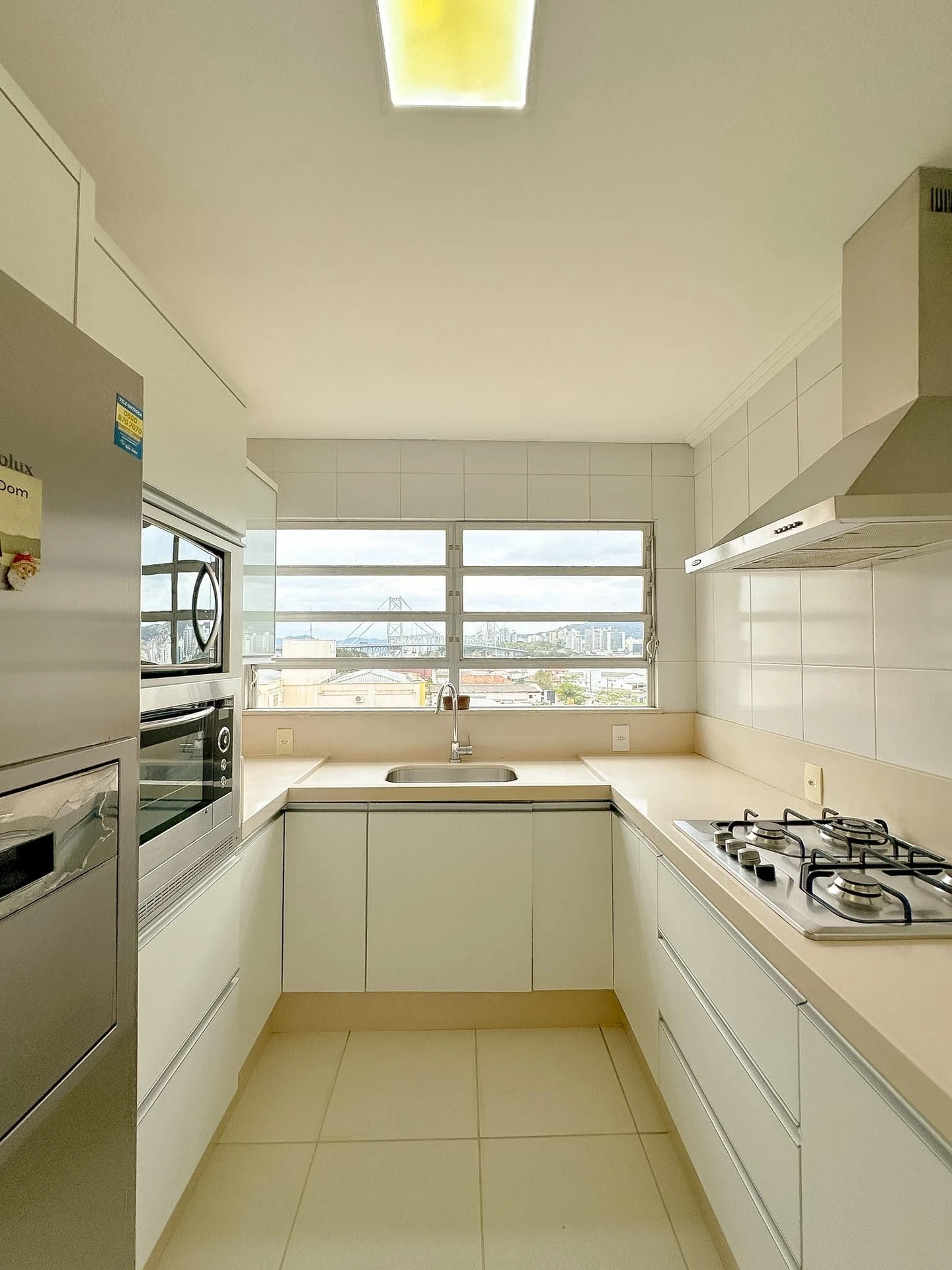 Furnished house, 250 m², with a bathtub — photo 52