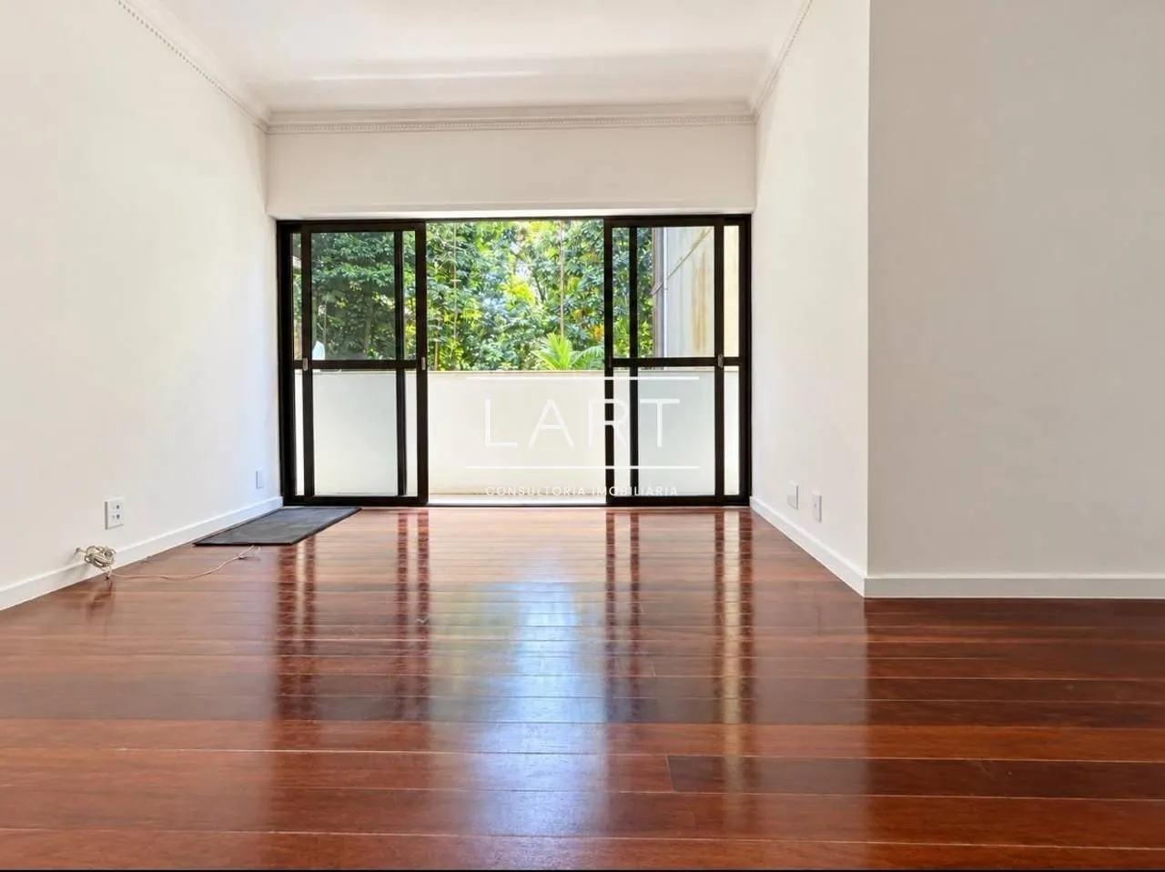 Apartment on the 6th floor with a glass-enclosed balcony — photo 11