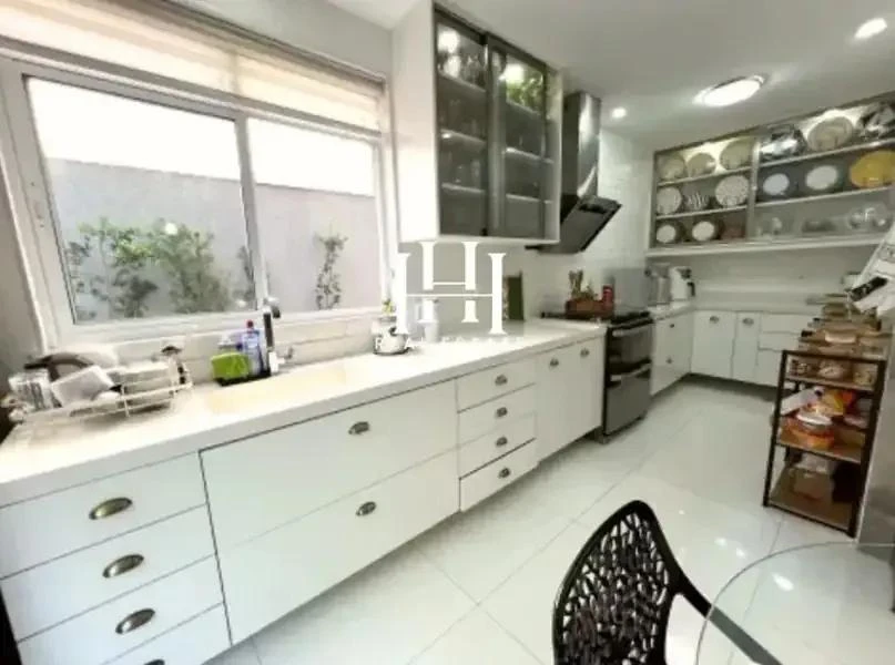 Furnished house with 6 en-suite bedrooms and shared pool — photo 2