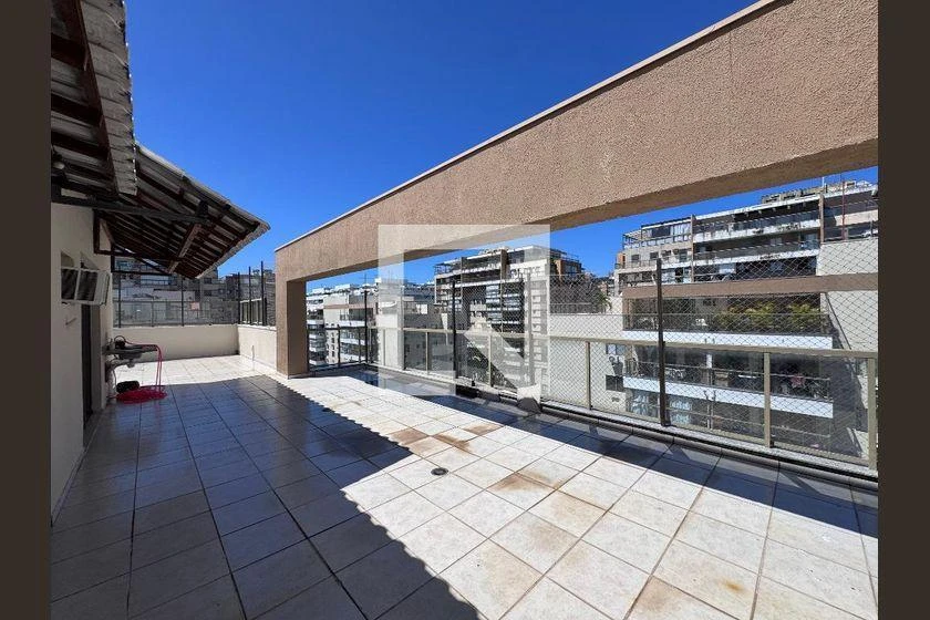 Rental apartment with 3 bedrooms and 211 m² — photo 33
