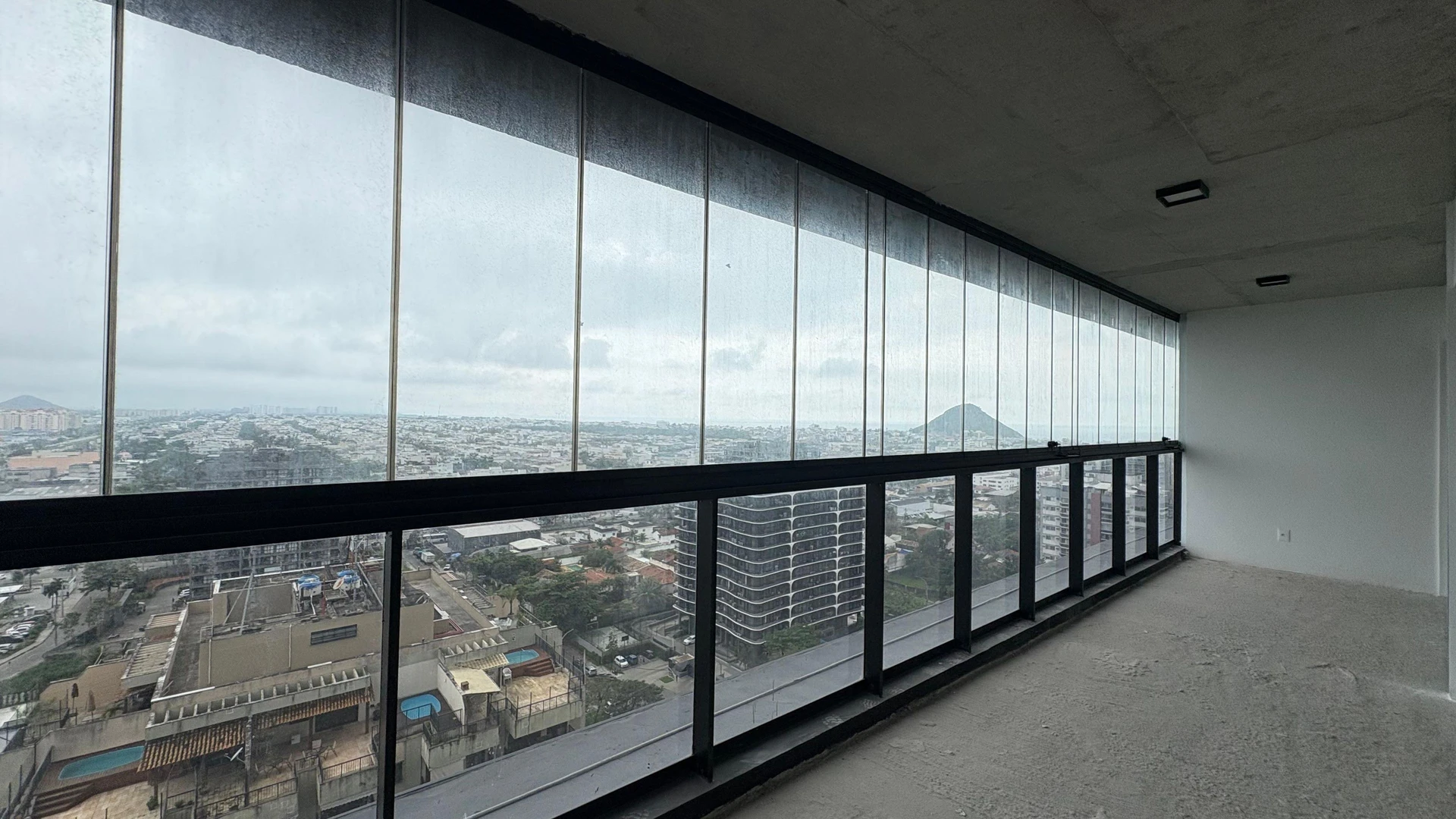 2-bedroom apartment with a mountain view in Rio de Janeiro — photo 15