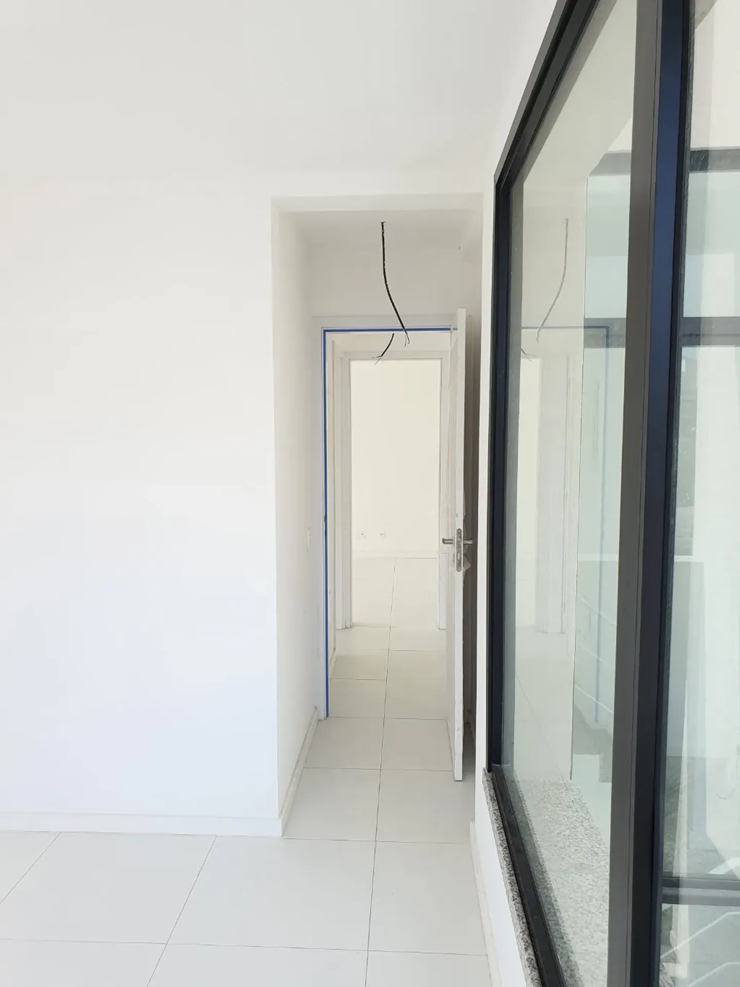 Floor-to-ceiling windows in a 4-bedroom house, 366 m² — photo 31
