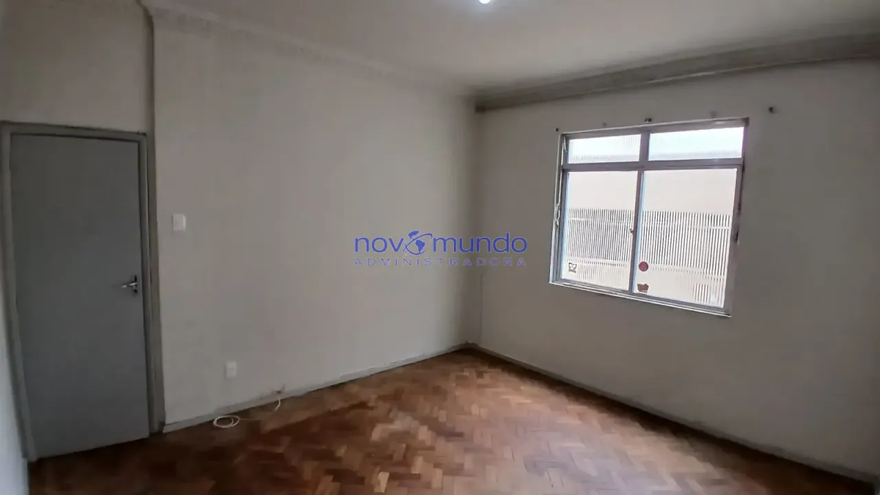 Квартира з 2 спальнями та дерев’яною підлогою — photo 9
