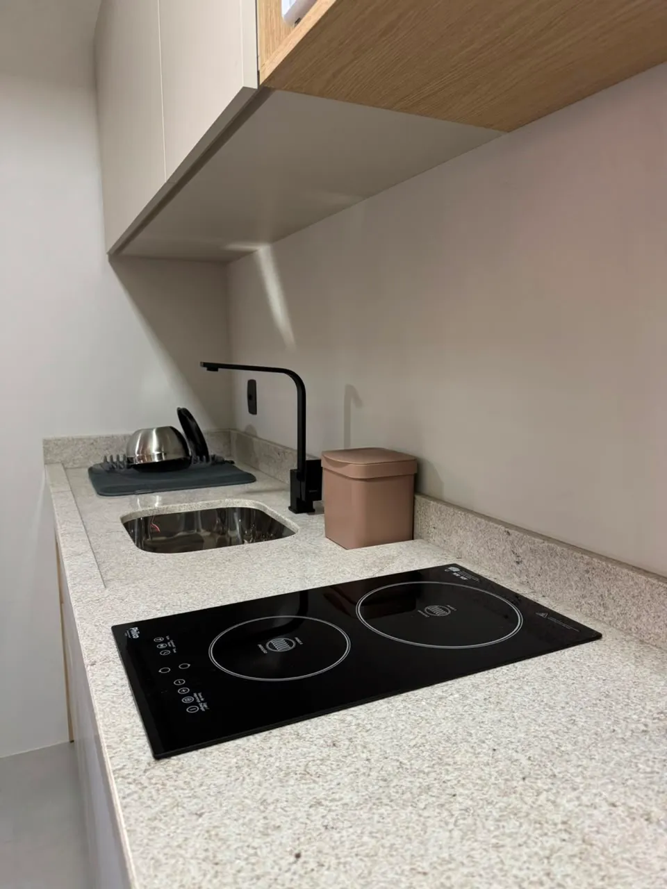 Furnished 1-bedroom apartment with a ready desk and parking — photo 2