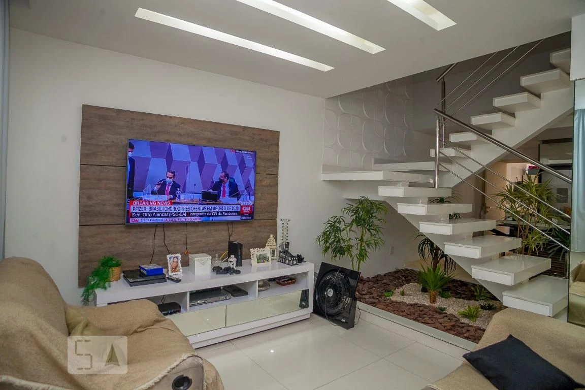Власний басейн та 4 спальні: будинок 330 м² — photo 31