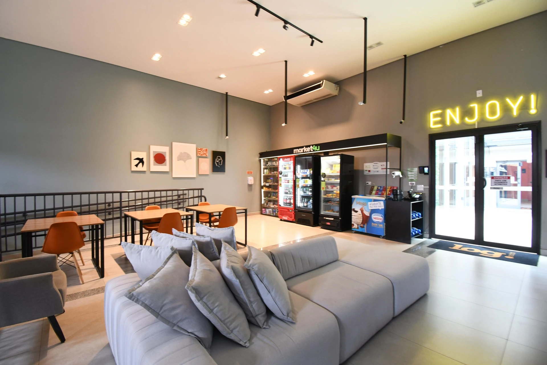 Furnished studio, 25 m², with floor-to-ceiling windows — photo 15