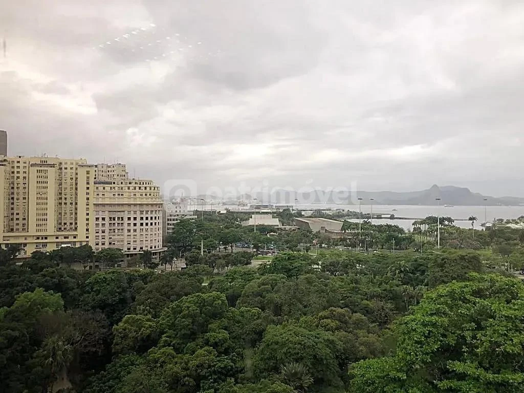 Unfurnished 350 m² apartment with built-in cabinets — photo 4