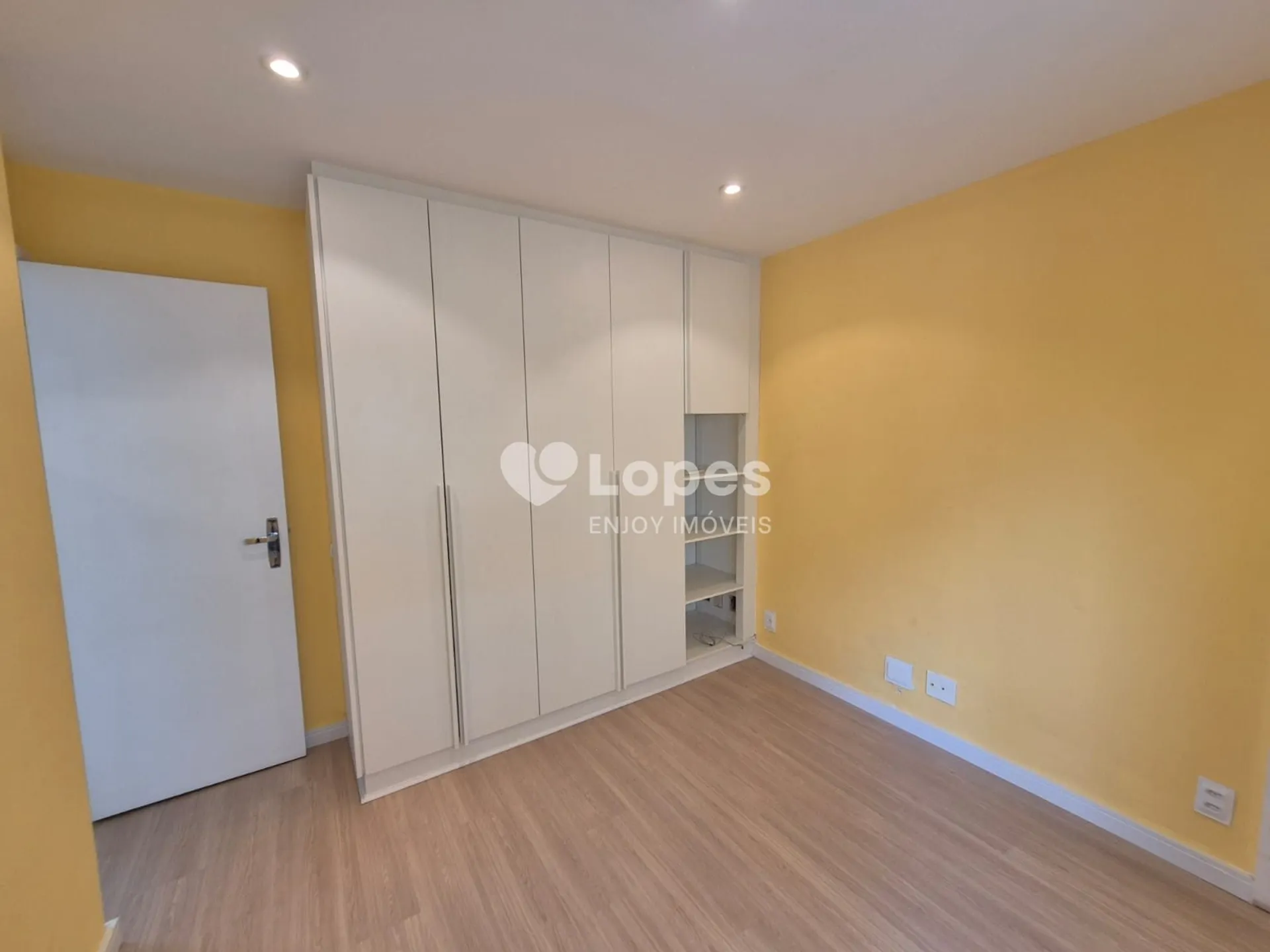 2-bedroom apartment in a building with a sauna — photo 24