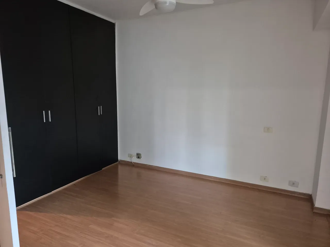Дерев'яна підлога або ламінат та 1 спальня: квартира 55 м² — photo 3