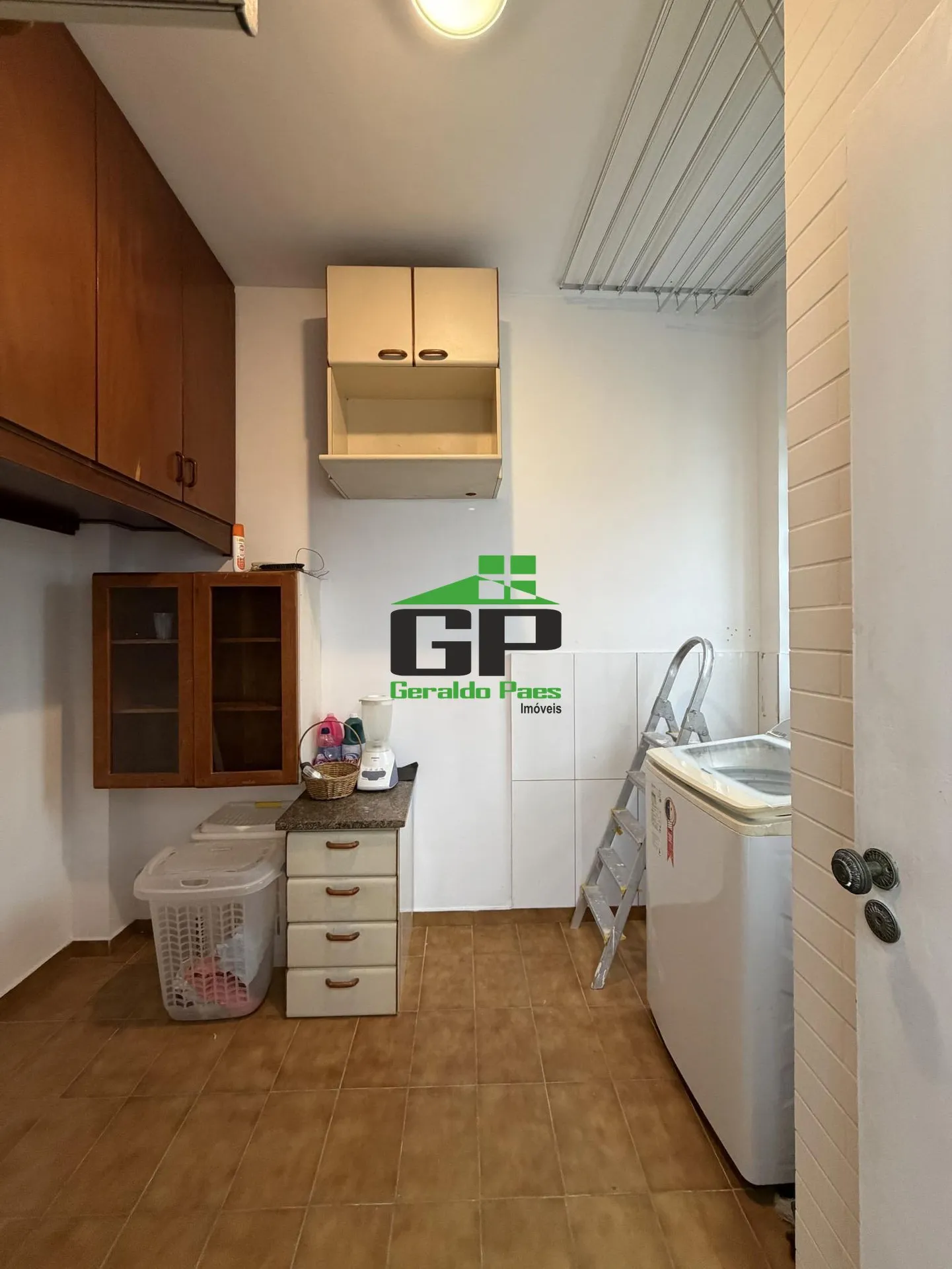 3-bedroom apartment with a washing machine — photo 13