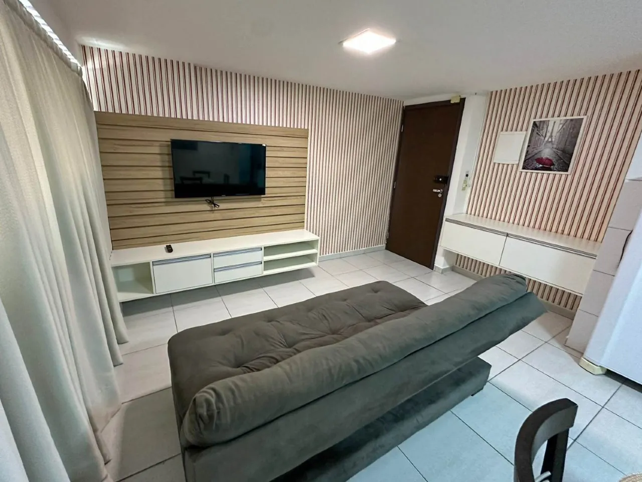 Furnished 38 m² apartment with 1 bedroom and desk area