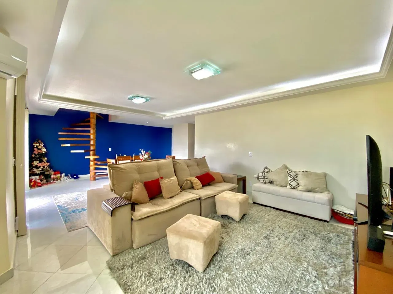 Furnished 369 m² apartment with a closed kitchen — photo 39