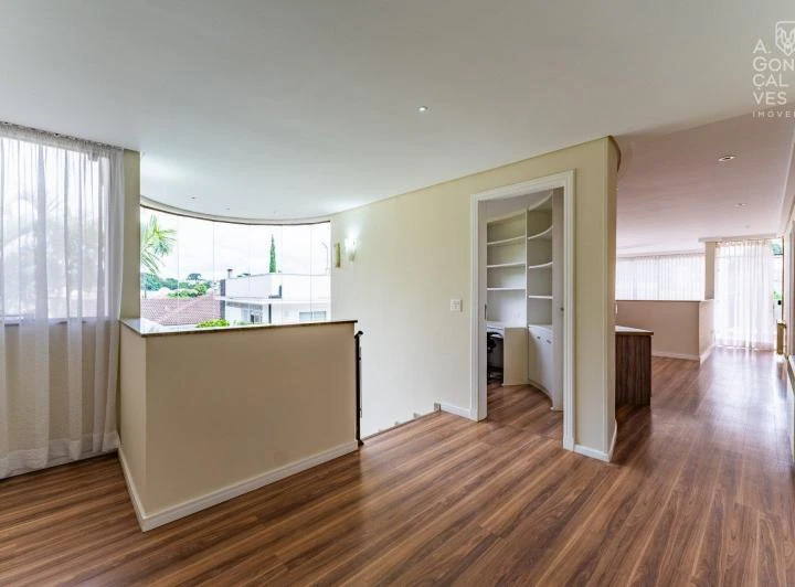 House with 654 m² and 4 bedrooms plus 6 parking spots — photo 8