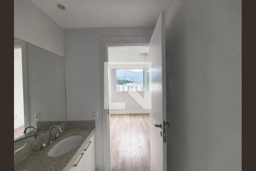 2-bedroom apartment with a mountain view — photo 34
