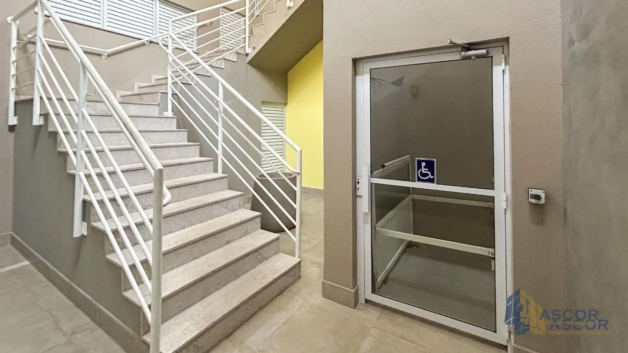 Balcony with a grill in a 2-bedroom apartment, 96 m² — photo 31