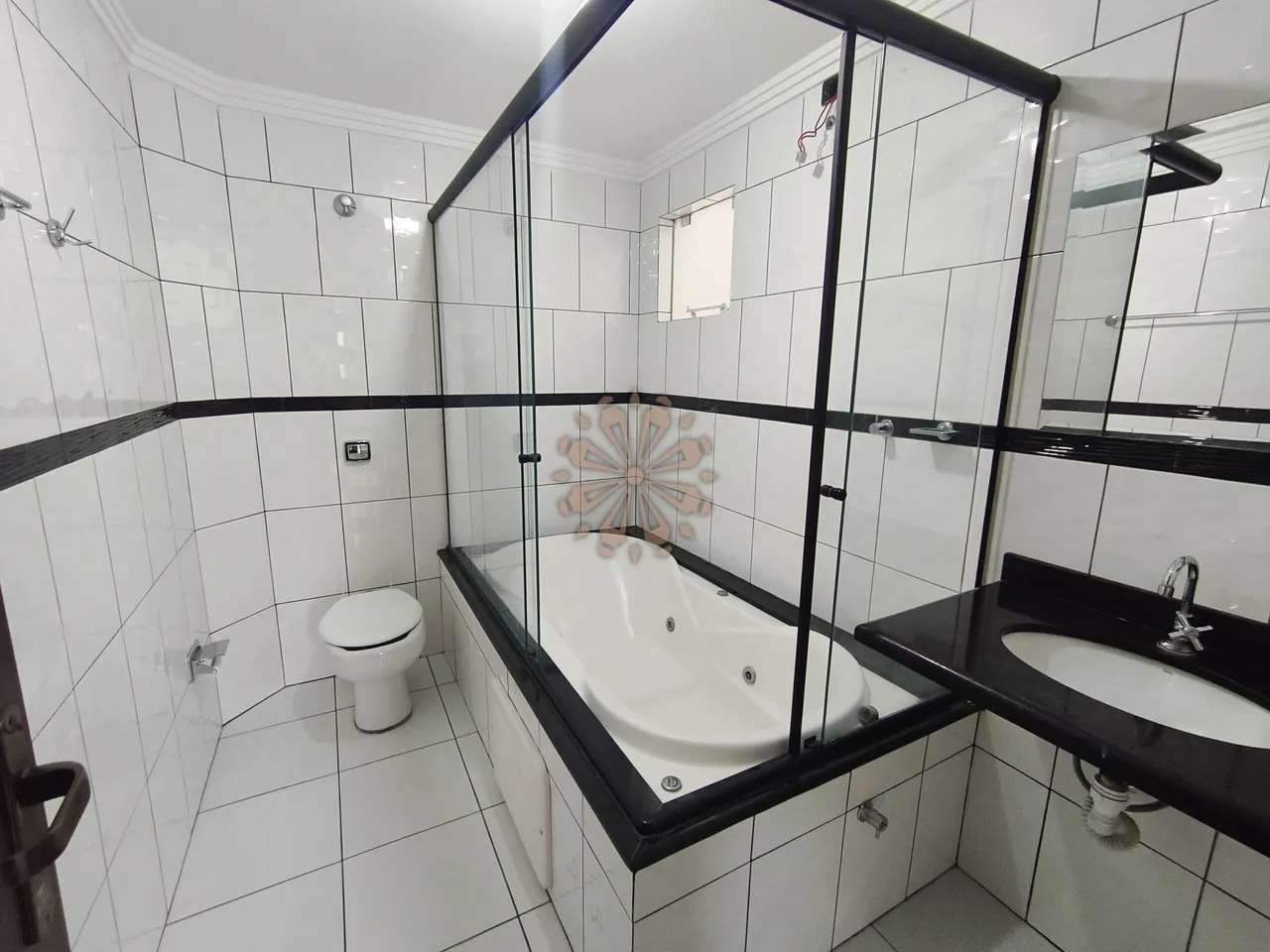 House with 3 bedrooms and 3 bathrooms across 250 m² — photo 15
