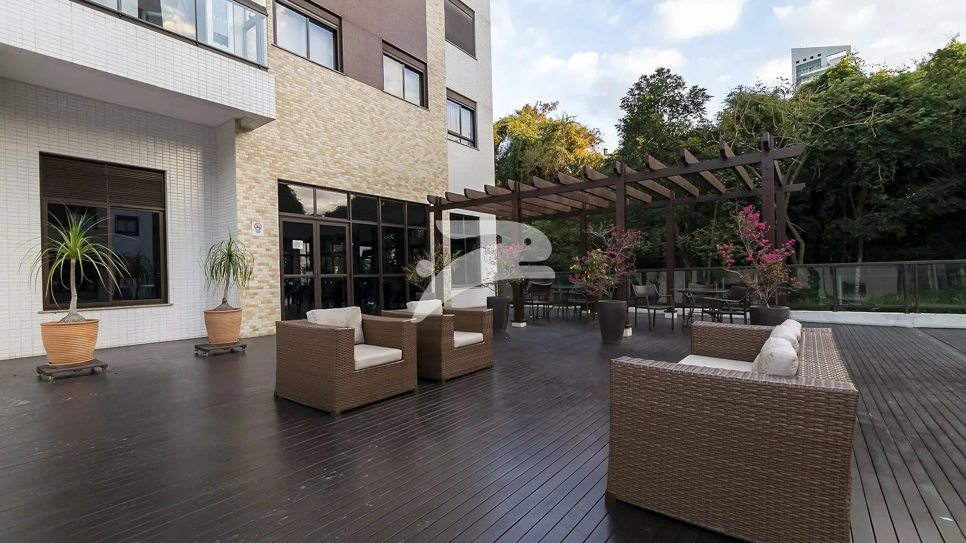 Top-floor apartment with 2 bedrooms and private terrace — photo 28