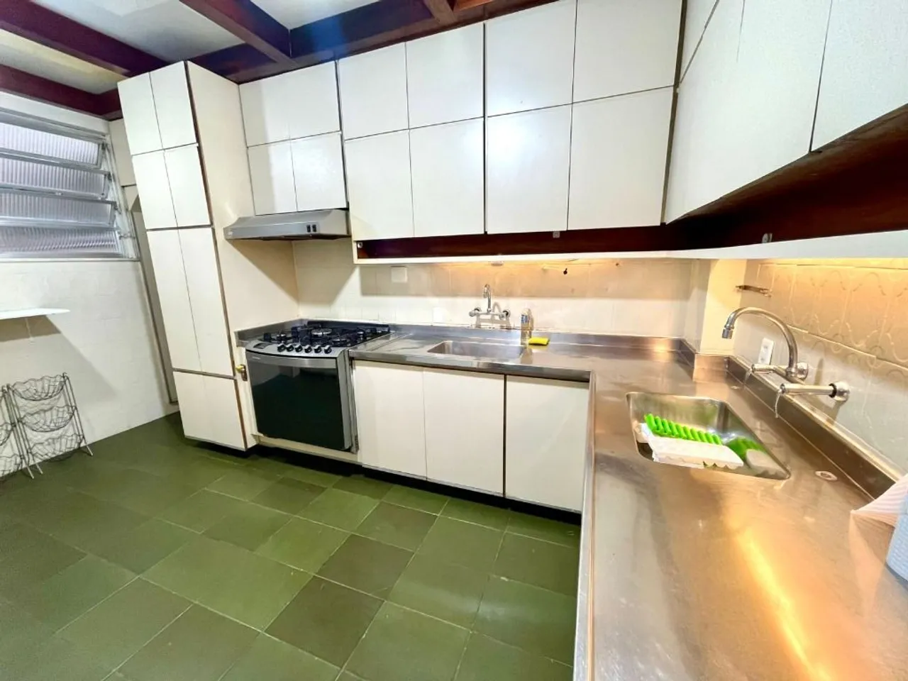 4-bedroom apartment with 300 m² and separate kitchen — photo 5