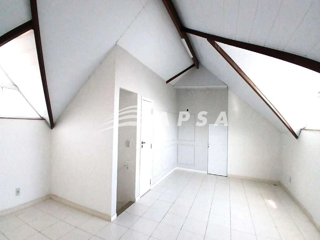 300 m² house with 4 en-suite bedrooms and private BBQ — photo 11