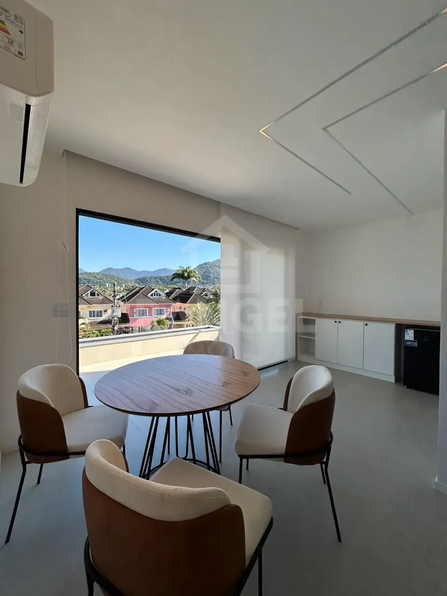 House with 3 bedrooms, 5 bathrooms, and 2 parking spaces — photo 27