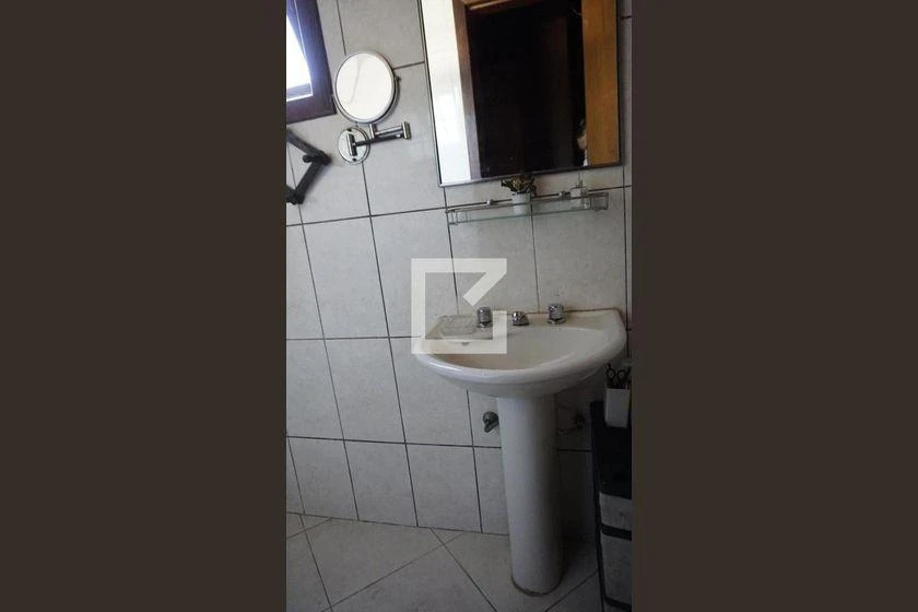 Облаштований будинок 245 м² з 4 спальнями та грилем на балконі — photo 17