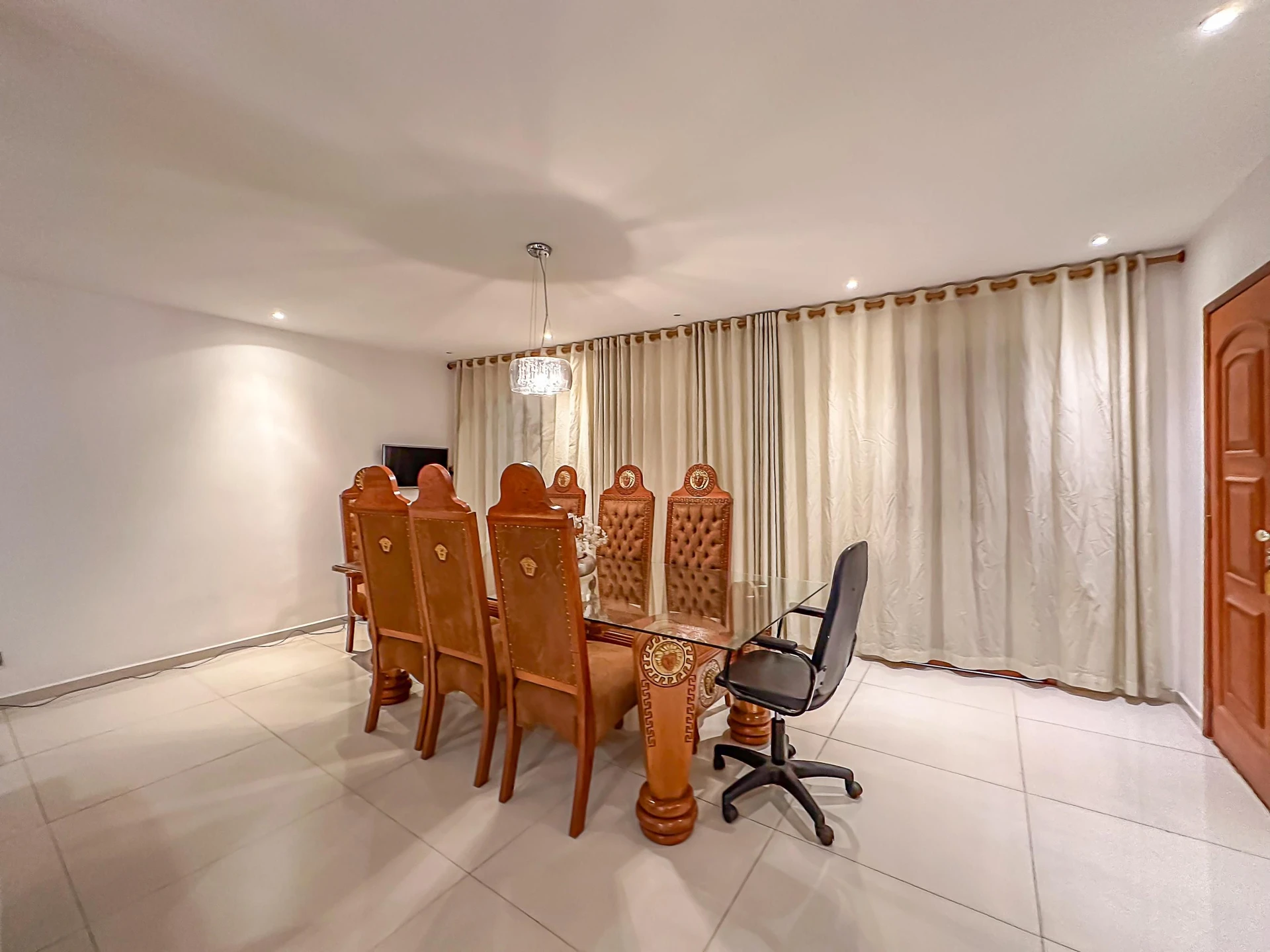 Furnished house with 3 bedrooms and a washing machine — photo 17