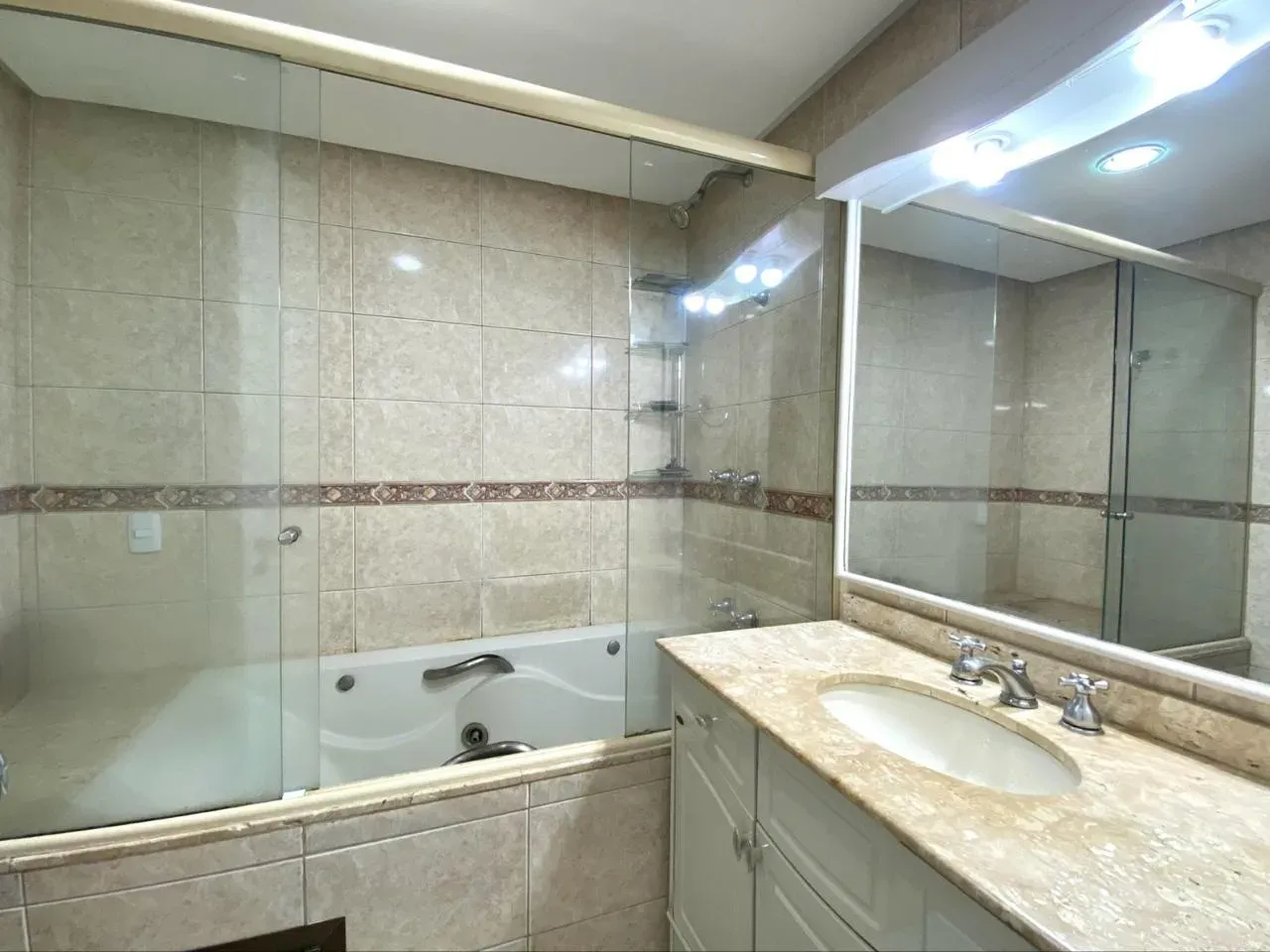 Furnished 369 m² apartment with a closed kitchen — photo 42