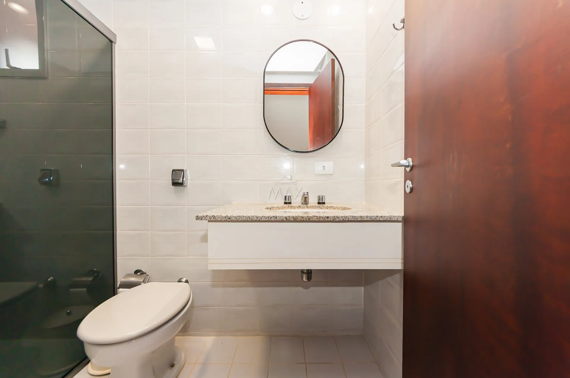 Furnished apartment, 89 m², with a glass-enclosed balcony — photo 23