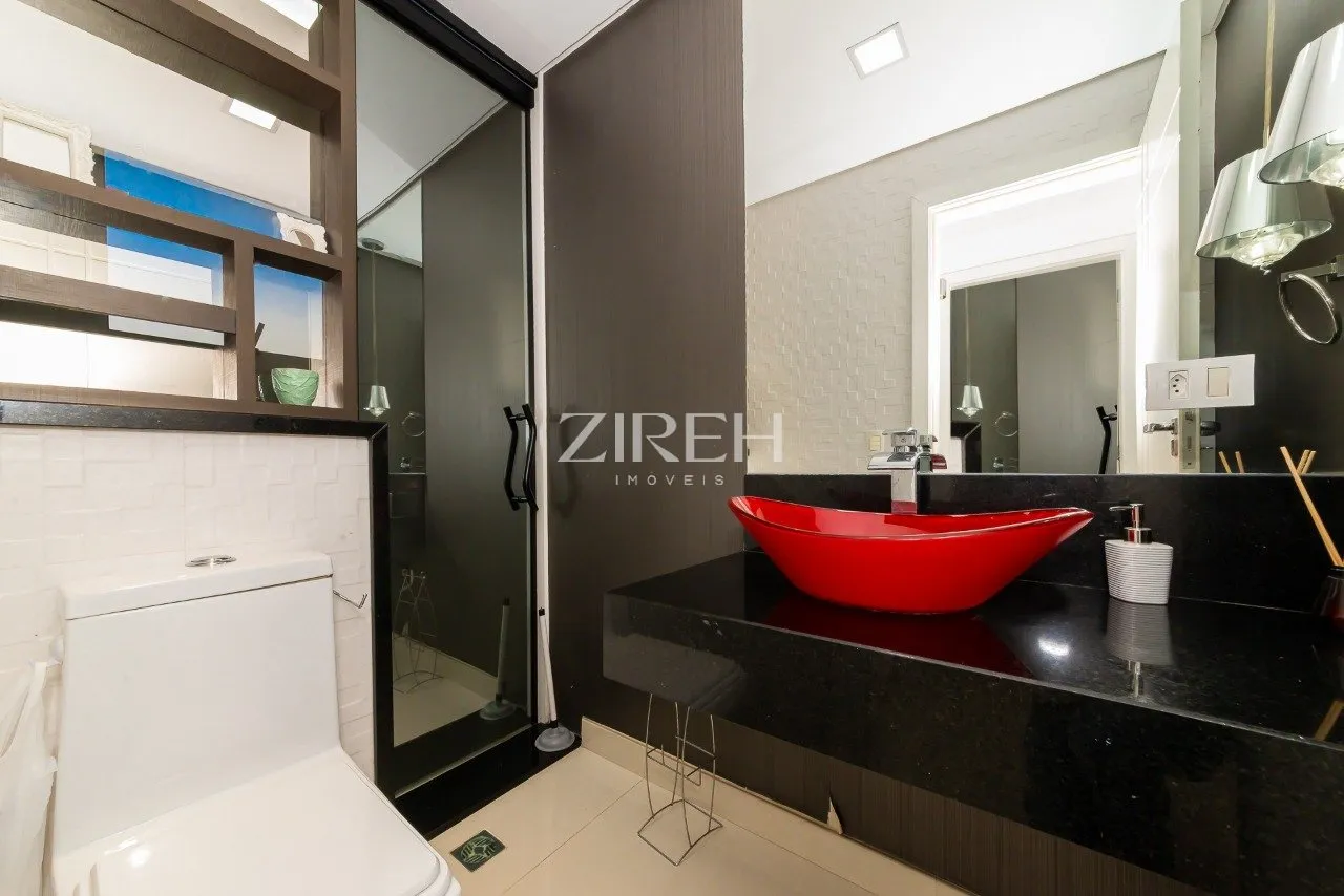 4-bedroom house with private garden — photo 14