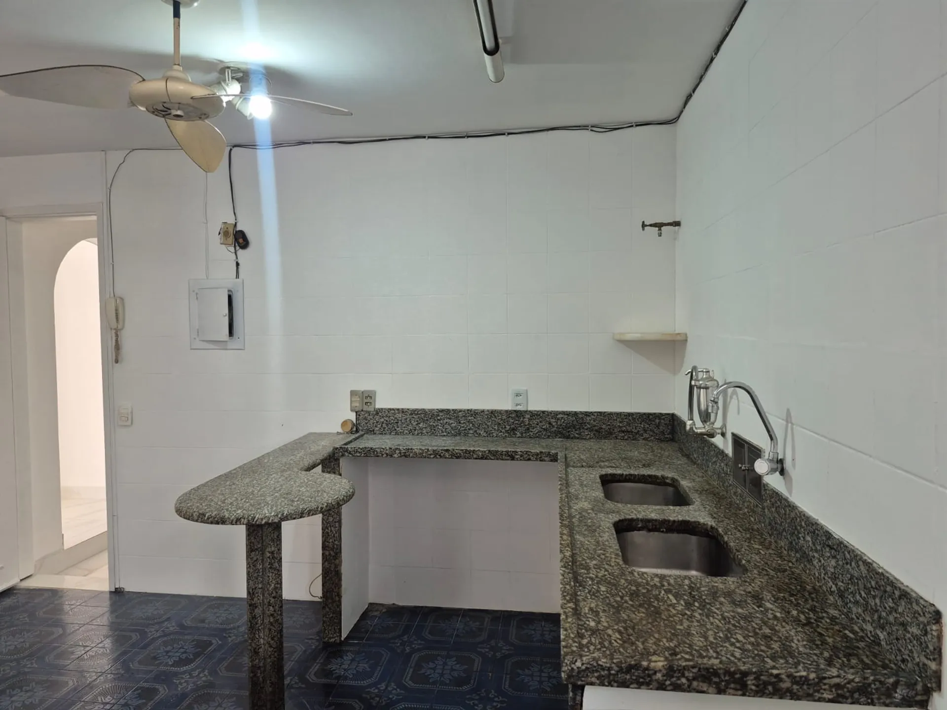 3-bedroom apartment with 3 bathrooms and city views — photo 26
