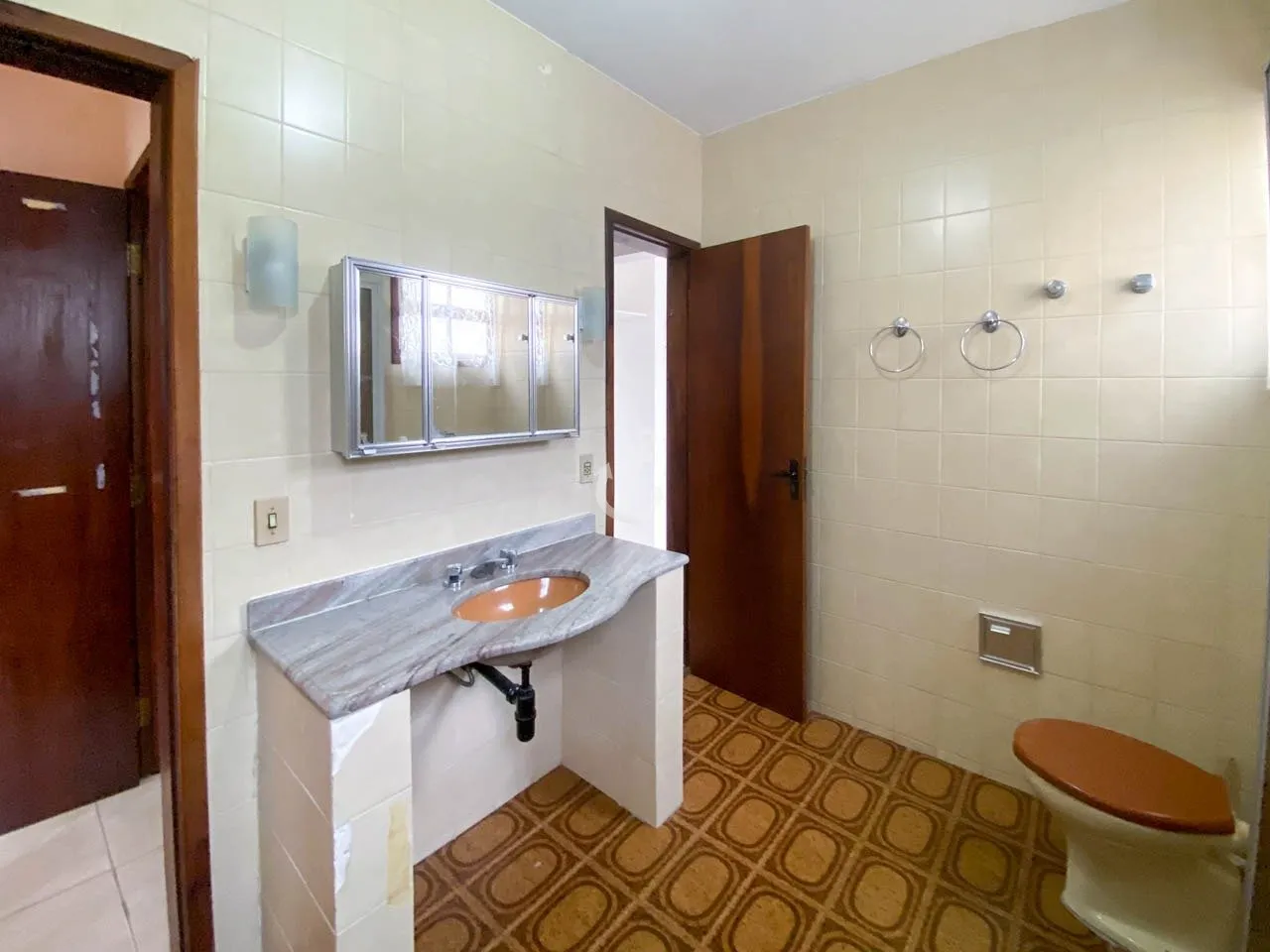 Rental house with 5 bedrooms and 4 parking spots — photo 31