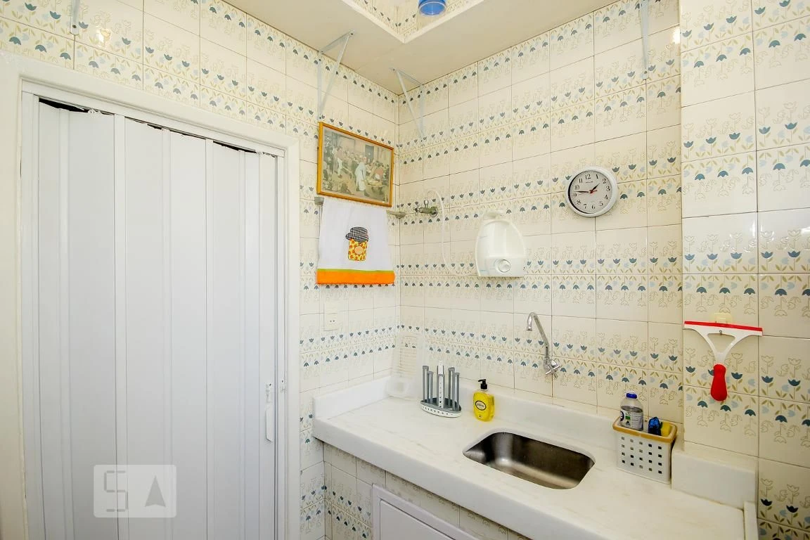 Furnished 2-bedroom apartment with laundry area — photo 23
